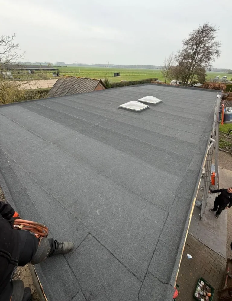 Platdak renovatie in Woerden